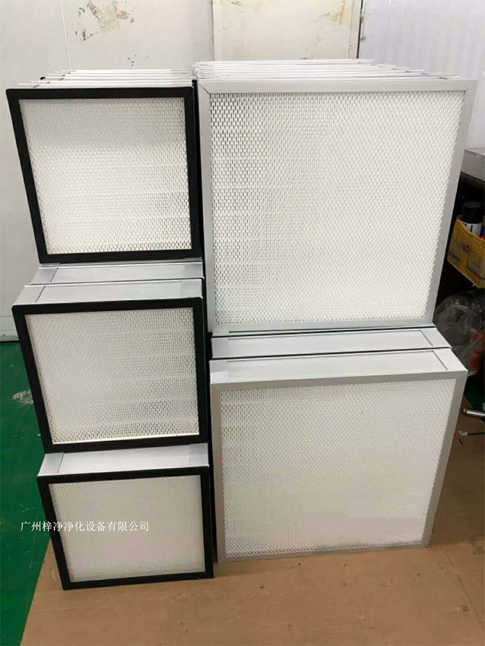 高效空氣過濾器被廣泛應(yīng)用于各種場(chǎng)合,以保障空氣質(zhì)量。 高效空氣過濾器被廣泛應(yīng)用于各種場(chǎng)合,以保障空氣質(zhì)量。